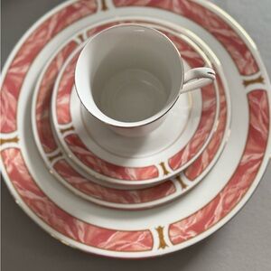 43 piece Sango  Majestry Collection fine china
marble roar # 8423